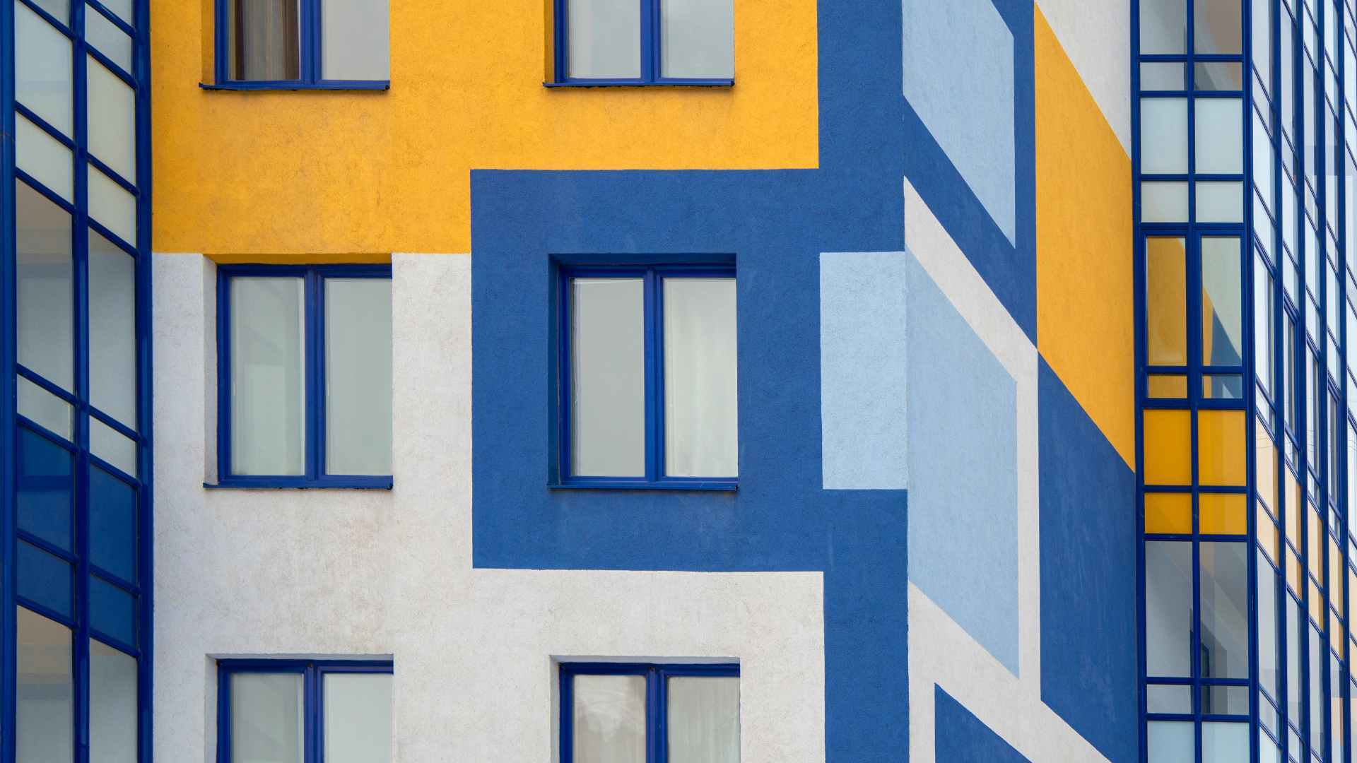 Fachada protegida y decorada con soluciones Isaval