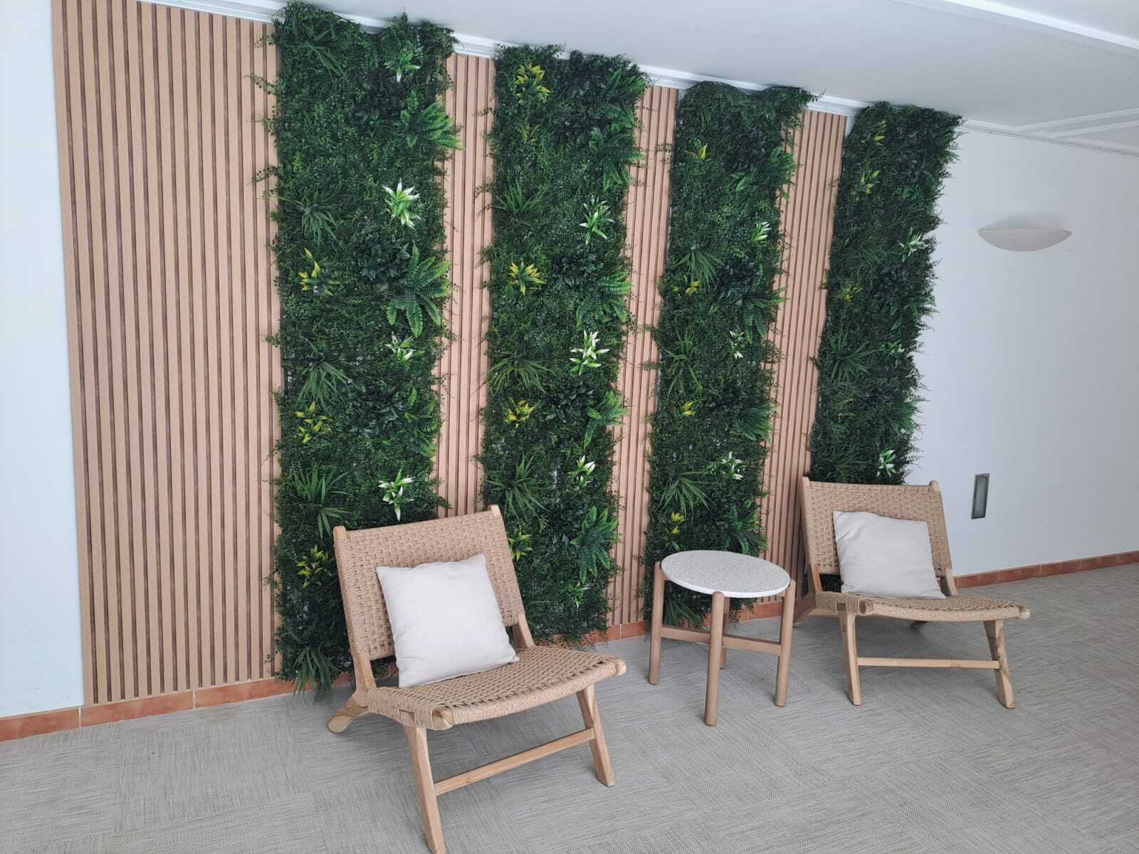 Paneles decorativos Hausäl instalados en un espacio